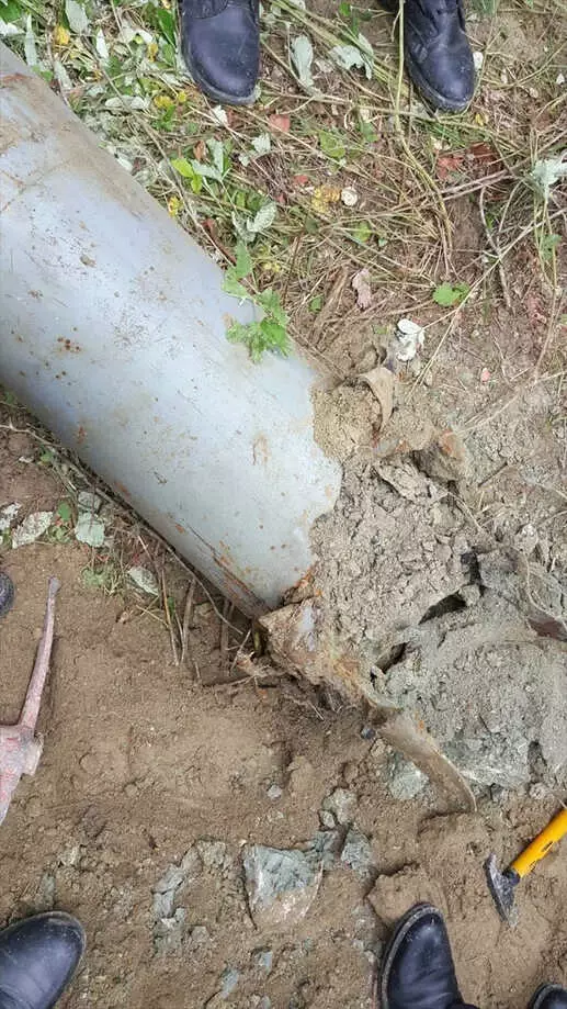 Hatay'da Boş Arazide, Toprağa Saplanmış Roket Parçası Ele Geçirildi