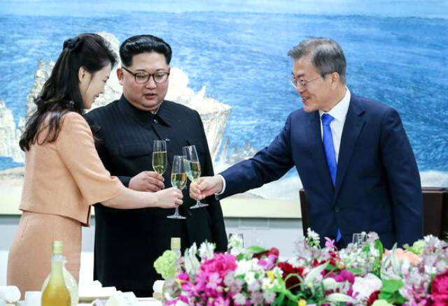 Kore'deki Tarihi Zirvede First Lady'ler İlk Kez Bir Araya Geldi