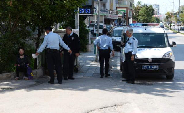 Otostopla Bindiği Araçtan Atlayan Kadın Yaralandı Otostopla Bindiği Araçtan Atlayan Genç Kadın Yaralandı