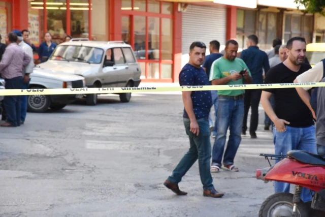 Silahlı Saldırgan, Sokak Ortasında Tartıştığı Karı-Kocaya Kurşun Yağdırdı