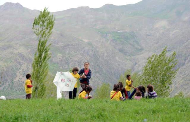 Terörden Temizlenen Kato'nun Eteklerinde Artık Mermi Değil Uçurtmalar Uçuyor