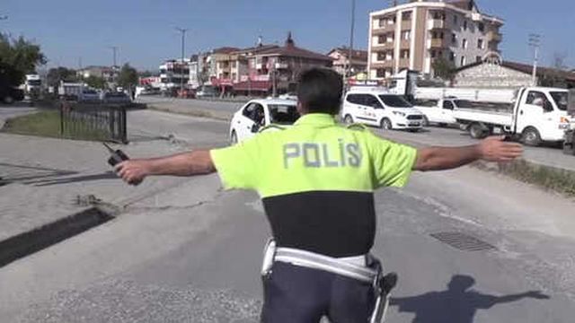 Maskeli Sürücü Alarmı! Gerçek Ortaya Çıkınca Polis Şaşkınlığını Gizleyemedi