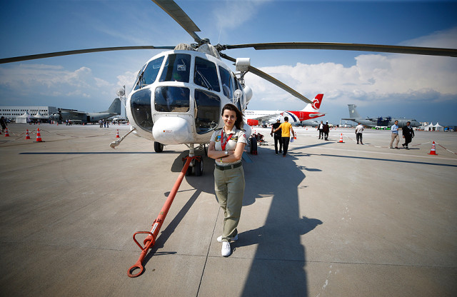 Türkiye'nin İlk Kadın Yangın Söndürme Pilotu, Alevlere Meydan Okuyor