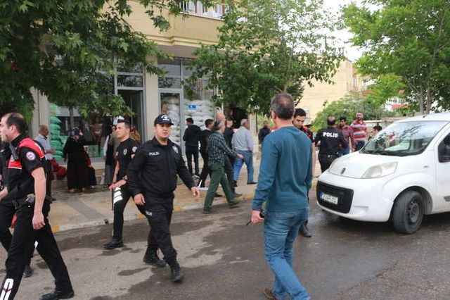 Polis, Yol Verme Kavgasına Biber Gazıyla Müdahale Etti: 10 Gözaltı