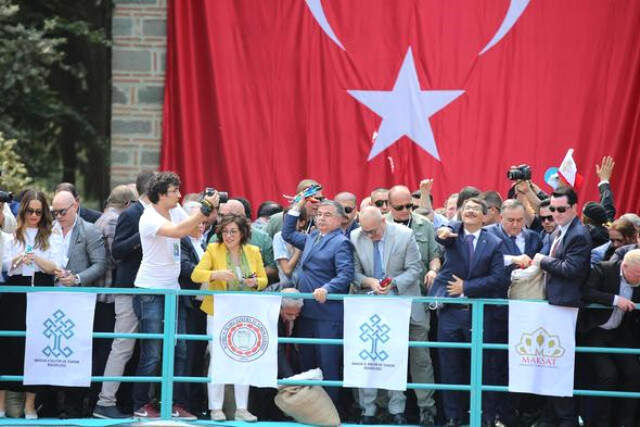 Manisa'da Mesir Macunu İzdihamı! Tam 6 Ton Dağıtıldı