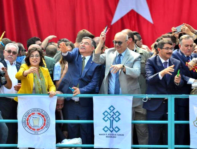 Manisa'da Mesir Macunu İzdihamı! Tam 6 Ton Dağıtıldı