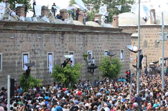 Manisa'da Mesir Macunu İzdihamı! Tam 6 Ton Dağıtıldı