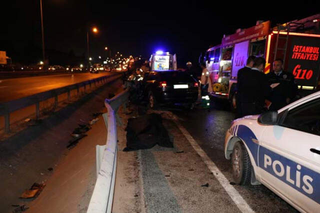 Tuzla'da Feci Kaza! Otomobil ile Minibüs Kafa Kafaya Çarpıştı: 1 Ölü, 1 Yaralı