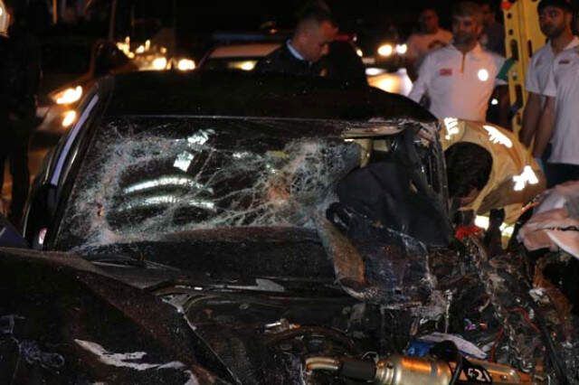 Tuzla'da Feci Kaza! Otomobil ile Minibüs Kafa Kafaya Çarpıştı: 1 Ölü, 1 Yaralı