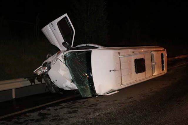 Tuzla'da Feci Kaza! Otomobil ile Minibüs Kafa Kafaya Çarpıştı: 1 Ölü, 1 Yaralı