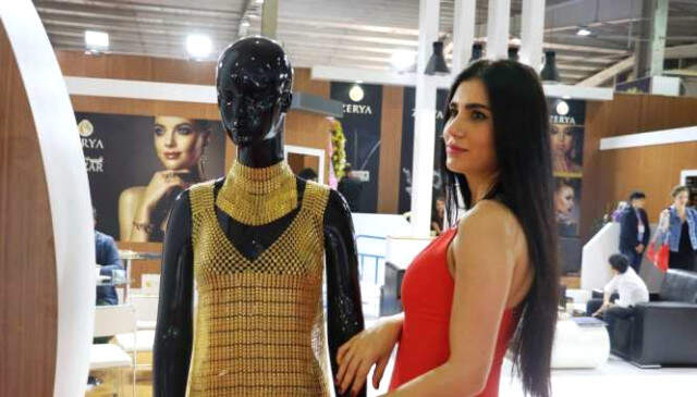7 Kilo Altından Yapılan Elbiseyi, Iraklı Kuyumcu Satın Aldı