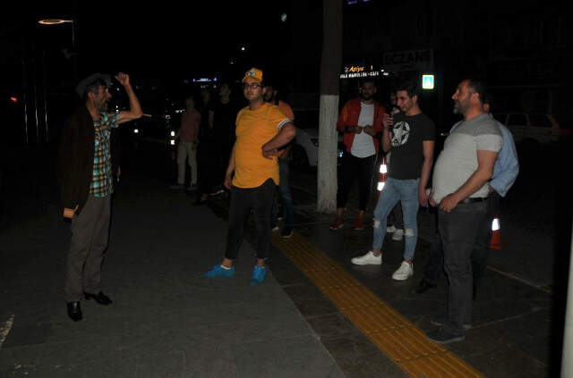 Aydın'da Gece Yarısı Utandıran Görüntüler! Bir Grup Genç İntiharı İzlemek İçin Toplandı