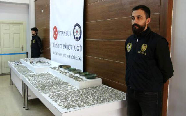 Polisin Kaçakçılara Düzenlediği Operasyonda Hazine Bulundu! O Anlar Kamerada