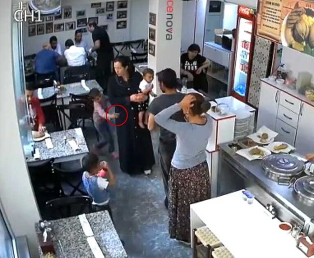 Çocuğuna Hırsızlık Yaptıran Vicdansız Anne Anbean Kamerada