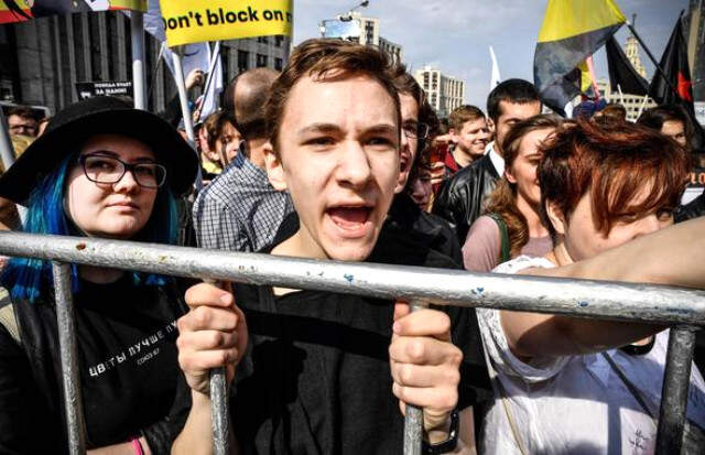 Ruslar Telegram Yasağını Protesto Etmek İçin Başkent Moskova'da Sokaklara Döküldü