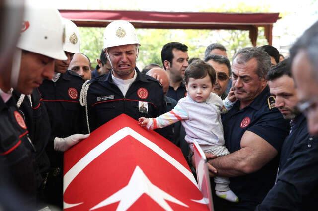 Dört Kişiyi Kurtaran İtfaiyeci Taner Çebi Son Yolculuğuna Uğurlandı