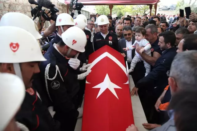 Dört Kişiyi Kurtaran İtfaiyeci Taner Çebi Son Yolculuğuna Uğurlandı