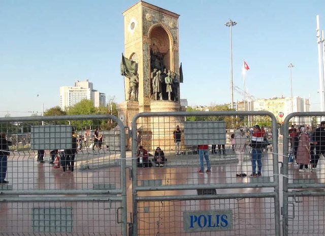 1 Mayıs Öncesi Taksim Bariyerlerle Kapatıldı
