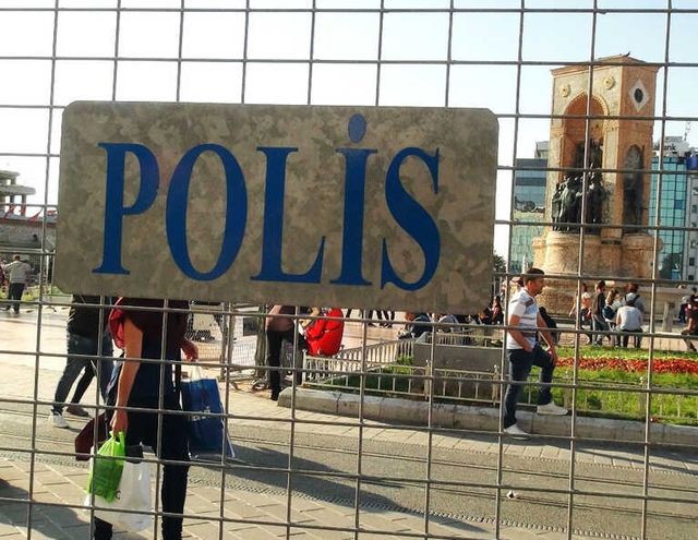 1 Mayıs Öncesi Taksim Bariyerlerle Kapatıldı