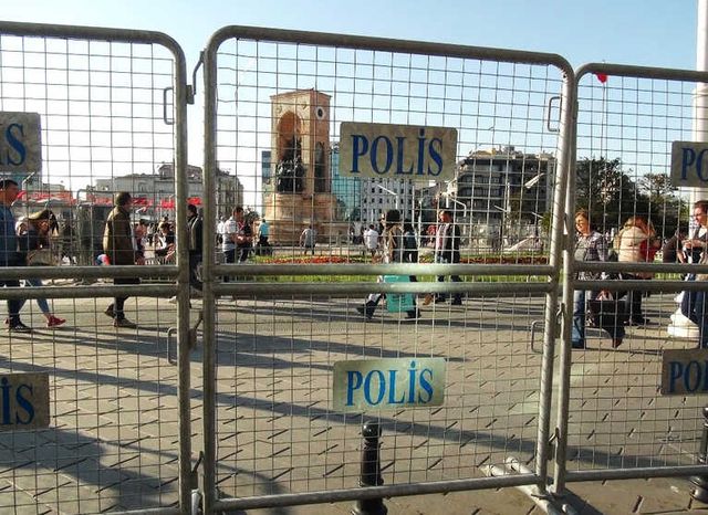 1 Mayıs Öncesi Taksim Bariyerlerle Kapatıldı