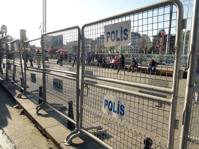 1 Mayıs Öncesi Taksim Bariyerlerle Kapatıldı