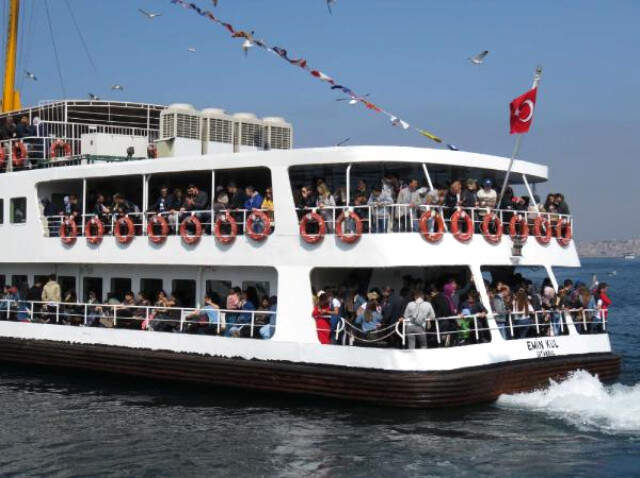 1 Mayıs'ı Fırsat Bilen İstanbullular, Adalara Akın Etti! Kuyruk Uzadıkça Uzadı
