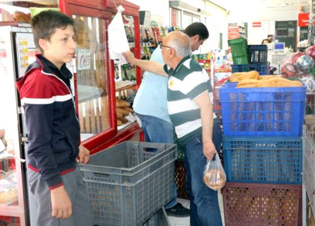 1 TL'lik Ekmeği 75 Kuruşa Sattığı İçin Ceza Almıştı Şimdi 65 Kuruşa Satıyor