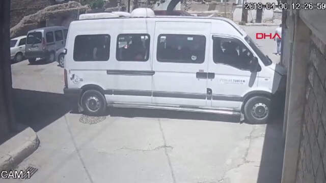Kalp Krizi Geçiren Öğrenci Servisi Şoförünün Kaza Anı Görüntüleri Ortaya Çıktı