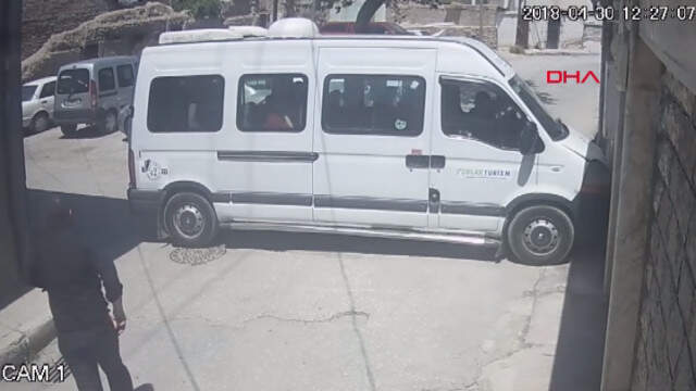 Kalp Krizi Geçiren Öğrenci Servisi Şoförünün Kaza Anı Görüntüleri Ortaya Çıktı