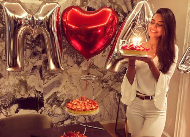 Mesut Özil'in Doğum Günü Sürprizi Amine Gülşe'yi Mest Etti