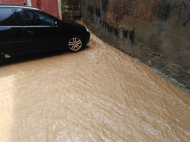 Şiddetli Yağmur ve Dolu Hayatı Felç Etti, Araçların Camları Kırıldı