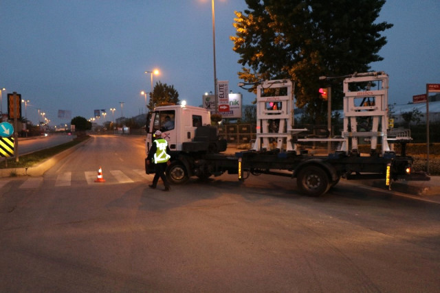 1 Mayıs Önlemleri! Polis Kuş Uçurtmuyor, Taksim ve Maltepe Meydanına Çıkan Yollar Kapatıldı