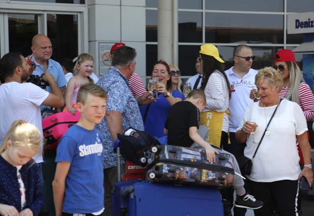 Turistlere Semazenli Karşılama Törenine Tepki Turistlere Semazenli Gösteri Tepki Çekti: Folklorik Bir Sunum Değil