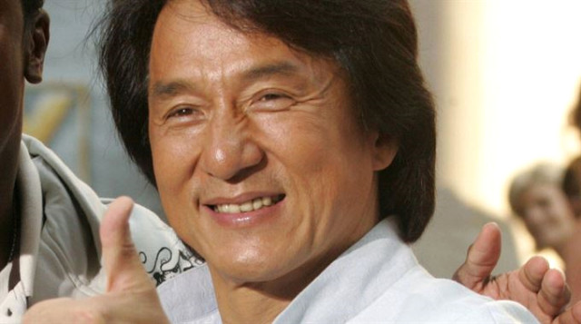 Yılda 49 Milyon Kazanan Jackie Chan'ın Kızı, Köprü Altında Yaşıyor