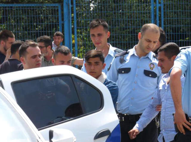 Araç Muayene İstasyonunda Uzun Namlulu Silahlarla Saldırı: 2 Yaralı