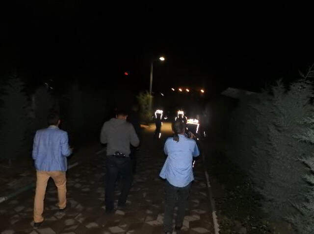 Çorum'u Ayağa Kaldıran Mezarlıktaki Gizemli Kız, 5. Kez Geldi! Mezara Deniz Kabuğu Bırakmış
