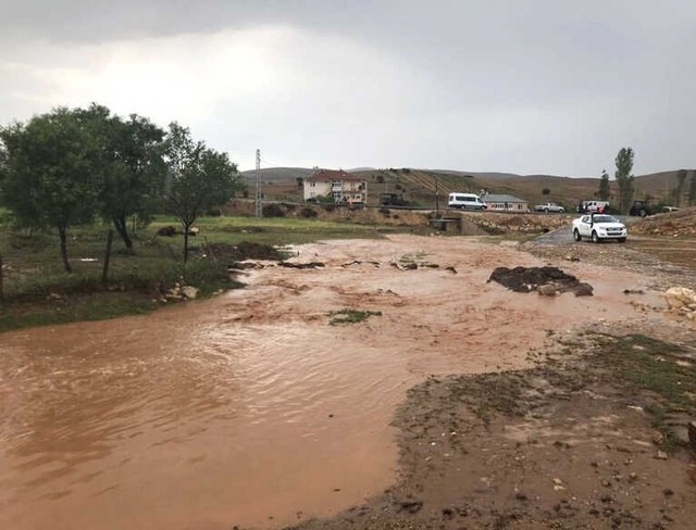 Ahırı Sel Bastı, 28 Koyun Akıntıya Kapılarak Telef Oldu
