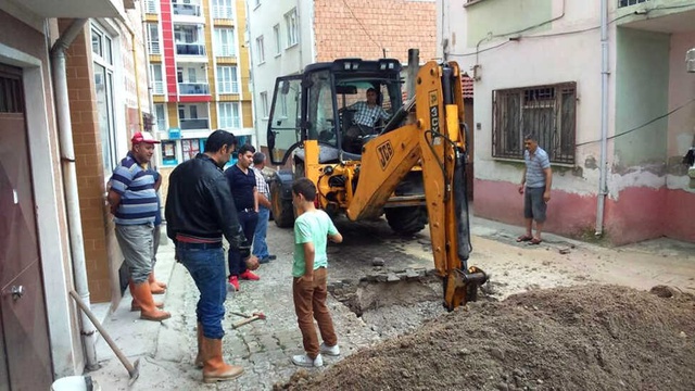 Yanlışlıkla Sınırı Geçen Kepçe Operatörü Yunanistan'da Gözaltına Alındı