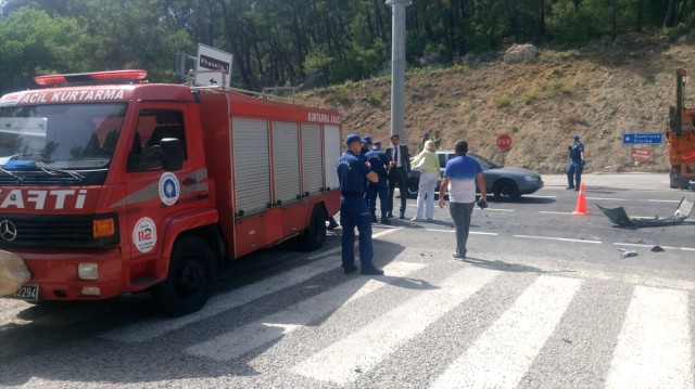 Antalya'da Minibüs ile Otomobil Çarpıştı: 4 Turist Öldü, 5 Turist Yaralandı