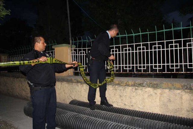 Gece Mezarlığa Gelip Ağlayan Kız, Dün Gece Gelmedi! Sır Perdesi Polisin Yerleştirdiği Kamerayla Çözülecek