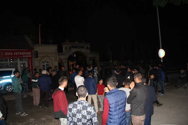 Gece Mezarlığa Gelip Ağlayan Kız, Dün Gece Gelmedi! Sır Perdesi Polisin Yerleştirdiği Kamerayla Çözülecek