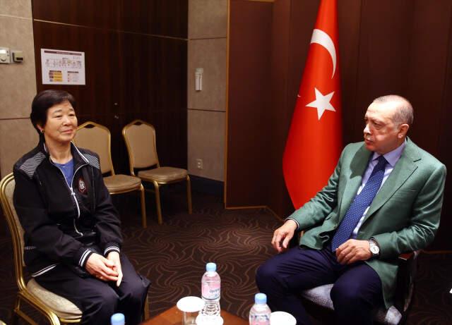 Güney Kore'de Olan Erdoğan, Ayla Filminin Gerçek Kahramanı Eunja Kim ile Buluştu