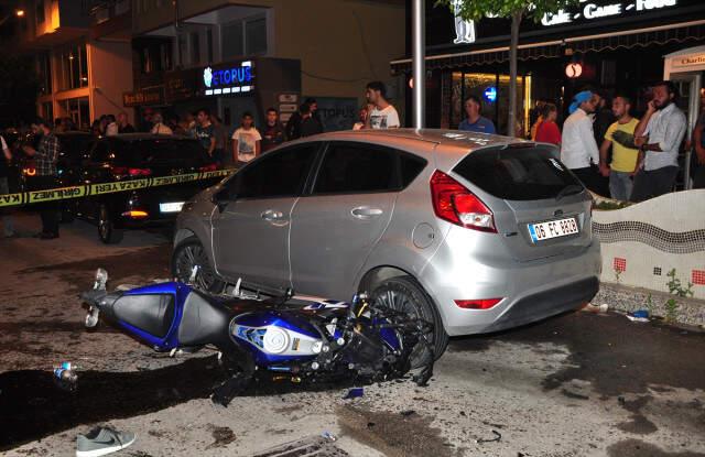 Motosikletli Genç, Çarptığı Aracın Altında Kalarak Can Verdi