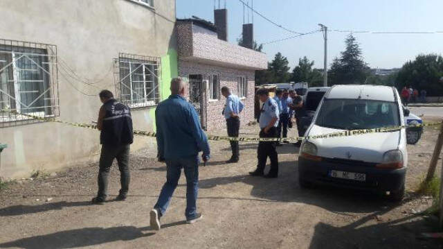 Bursa'da Husumetli Ailelerin Kavgası Kanlı Bitti: 1 Ölü, 2 Yaralı
