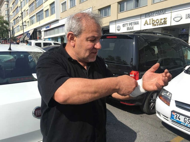 Taksici, UBER Şoförü Zannettiği Servisçiyi Bıçakladı! O Anlar Kamerada