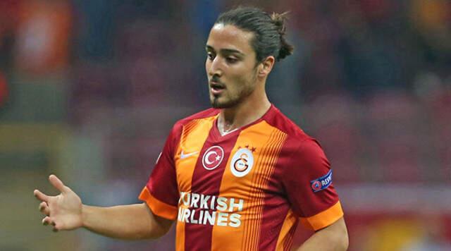 Tek Maç Oynamayan Tarım Çamdal'ın Yeni Aracını Gören Şaşıp Kaldı Tek Maç Oynamayan Tarık Çamdal'ın Yeni Aracını Gören Şaşıp Kaldı