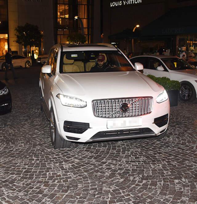 Tek Maç Oynamayan Tarım Çamdal'ın Yeni Aracını Gören Şaşıp Kaldı Tek Maç Oynamayan Tarık Çamdal'ın Yeni Aracını Gören Şaşıp Kaldı