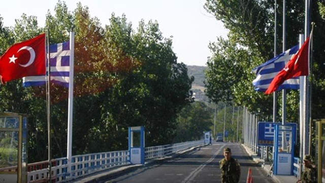 Yunanistan, Mahkemenin Serbest Bıraktığı Kepçe Operatörünü Tutuyor Kepçeyle Sınırı Yıkıp Geçmişti! Yunanistan, Operatörü Türkiye'ye Göndermiyor
