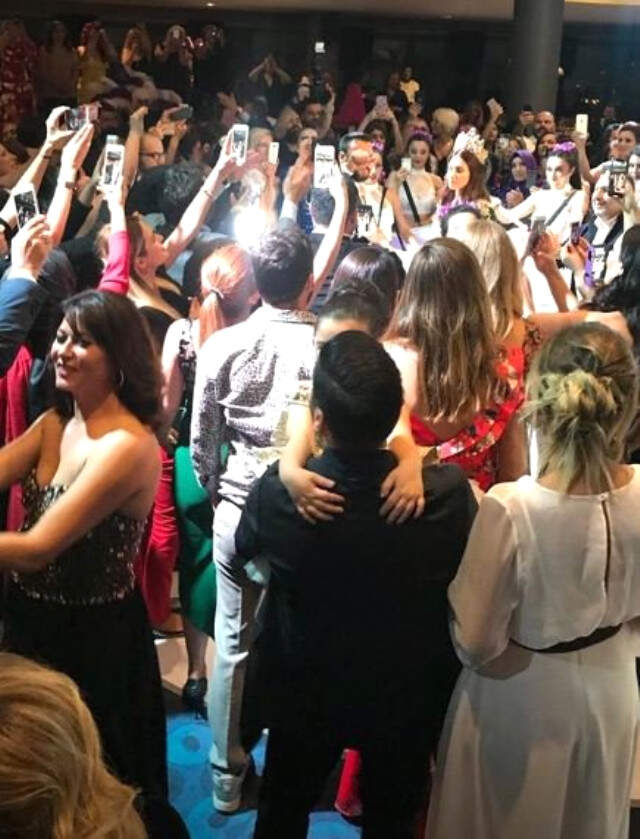 Alişan ile Buse Varol Kına Gecesi Düzenledi! Gelinin Kıyafetleri Dikkat Çekti