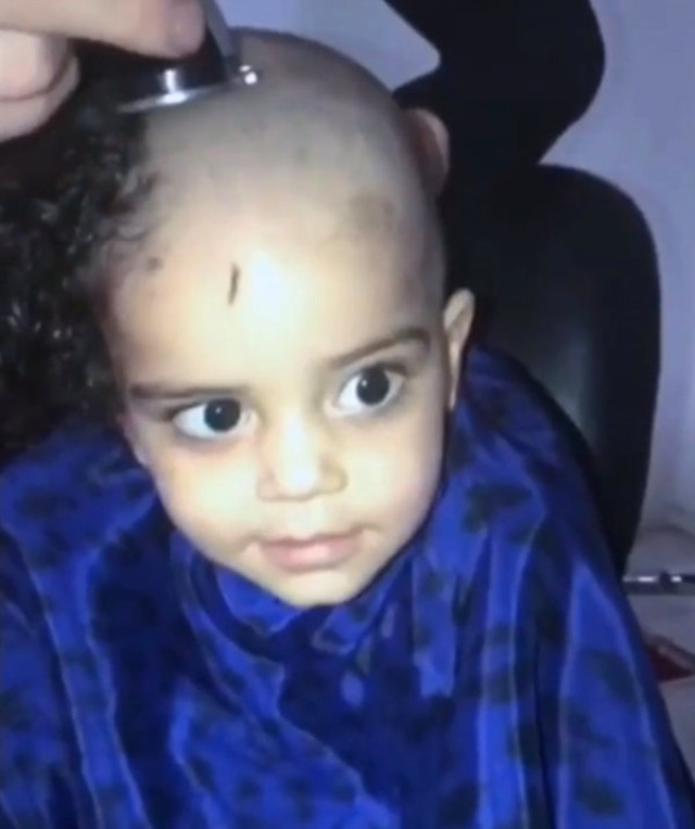 Ceren Hindistan Kemoterapi Öncesi Kızının Saçlarını Tıraş Etti